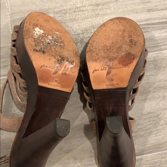 7 for ALL MANKIND platform sandal. Size 6 - Picture 4 of 5